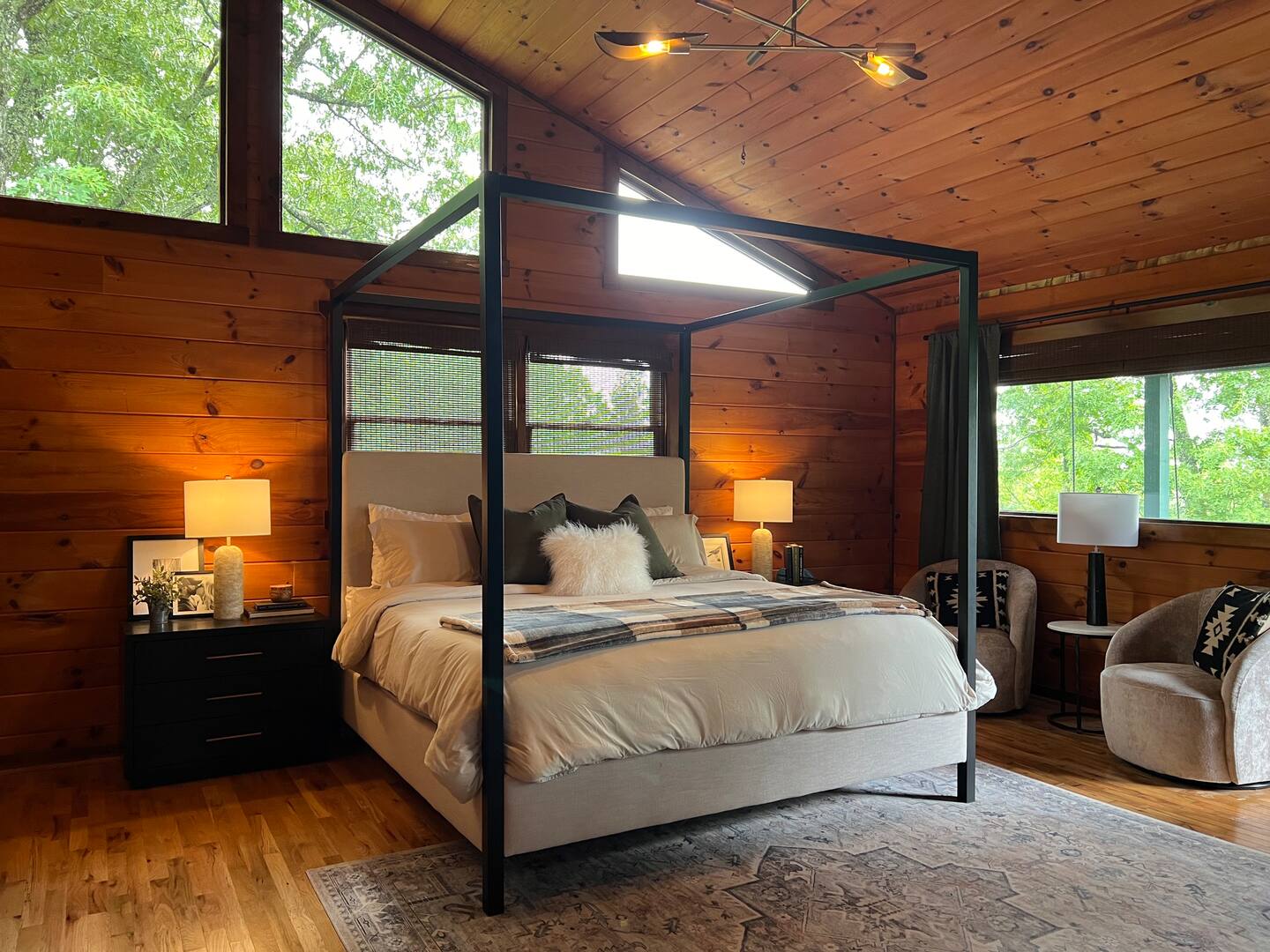 Soul & Strategy King Suite 1